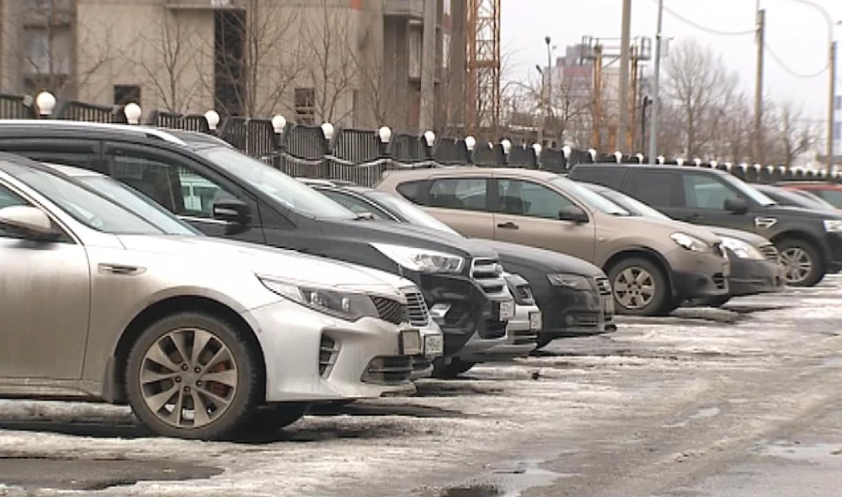 Арендатор земли на Маршала Жукова готов отказаться от создания платной парковки во дворе - tvspb.ru