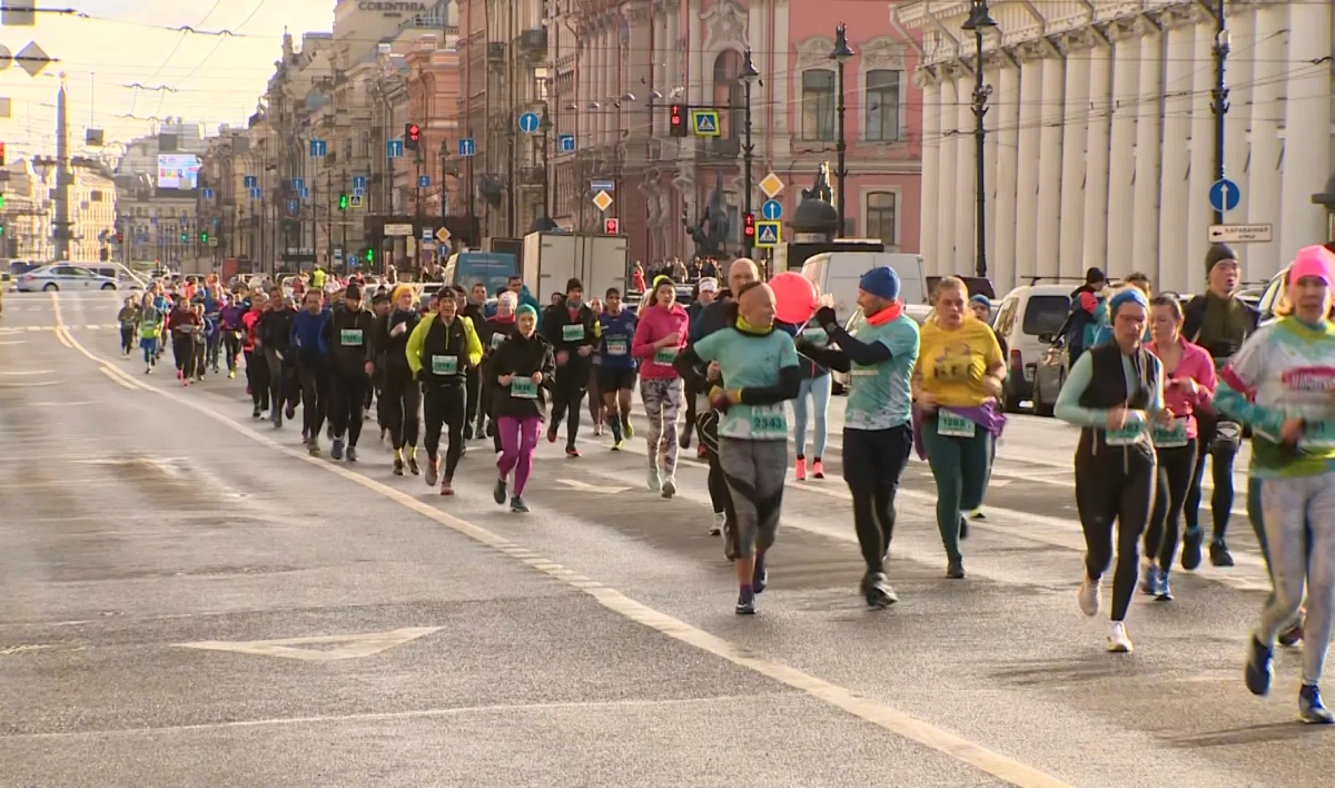 Участники «Петербургского марафона» финишировали на Дворцовой площади - tvspb.ru