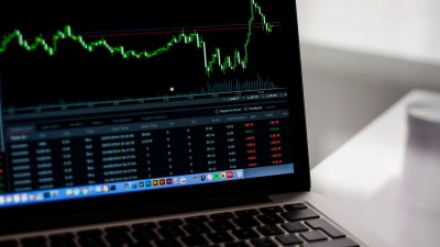 Петербургская биржа начнет основные торги в пятницу не раньше 17:00