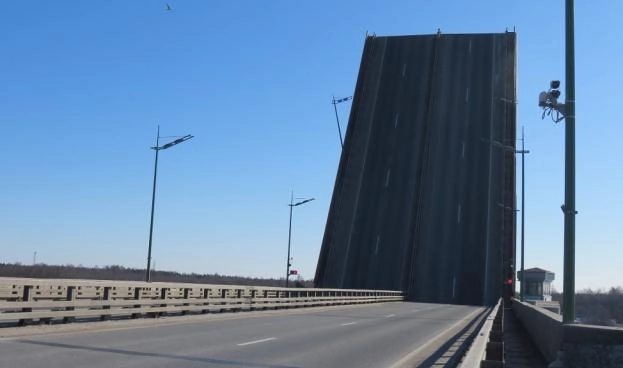 В четверг на трассе «Кола» разведут Ладожский мост - tvspb.ru
