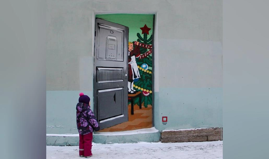 В центе Петербурга открылась дверь в советский новый год - tvspb.ru