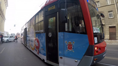 В первый рейс Олимпийского трамвая отправились чемпионы разных лет