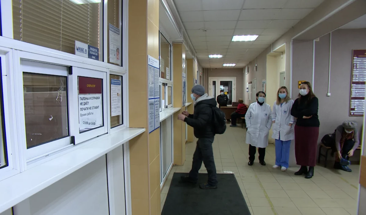 Для пациентов с легкой формой COVID в поликлиниках Петербурга откроют отдельные входы - tvspb.ru