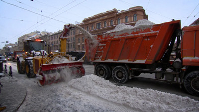 Снежные завалы превратились в уголовные дела: в Петербурге прошли десятки обысков у ответственных за зимнюю уборку