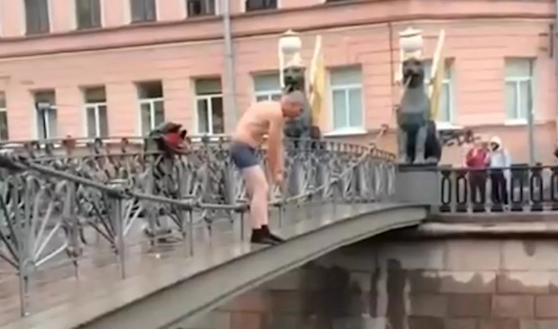 Женщина прыгнула в канал Грибоедова