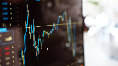 В понедельник петербургская биржа вновь ограничит основные режимы торгов