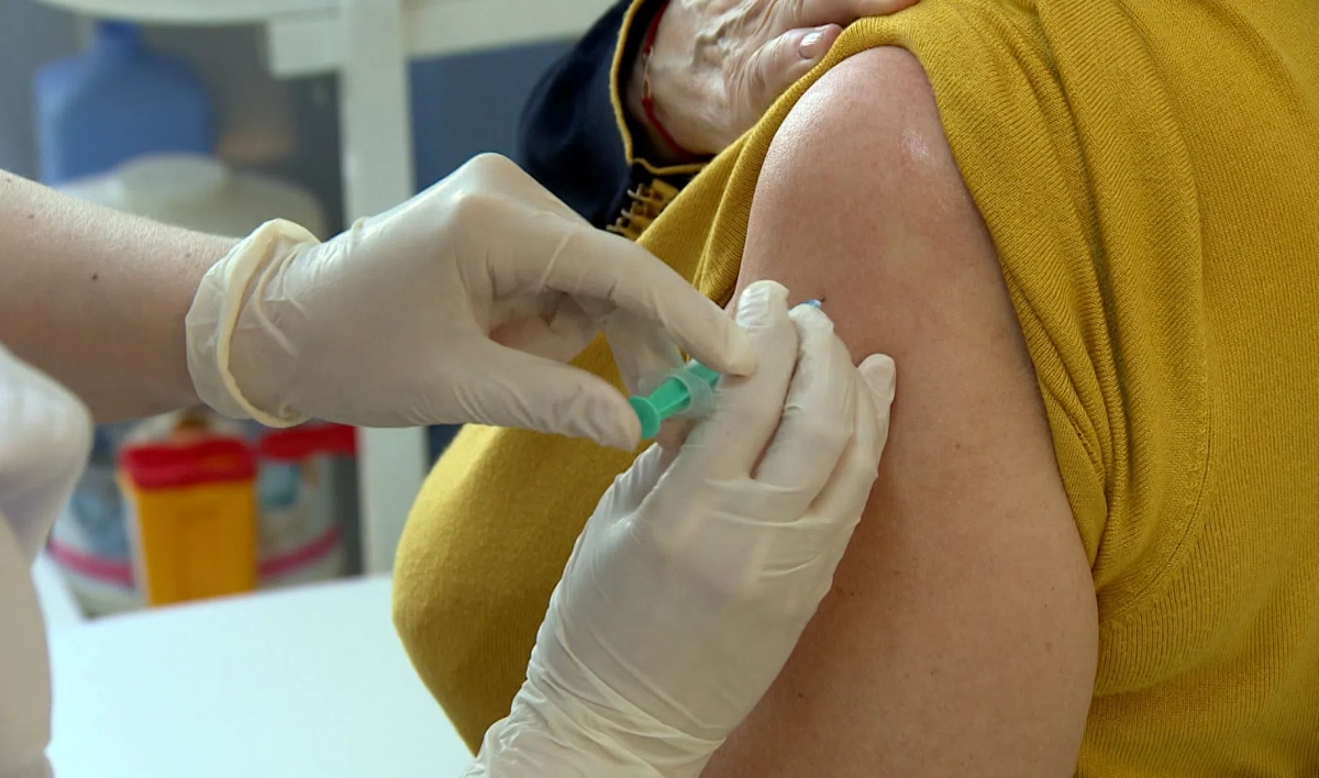 Гинцбург: Стопроцентно защитить от коронавируса «Спутник V» сможет вместе с назальной вакциной - tvspb.ru