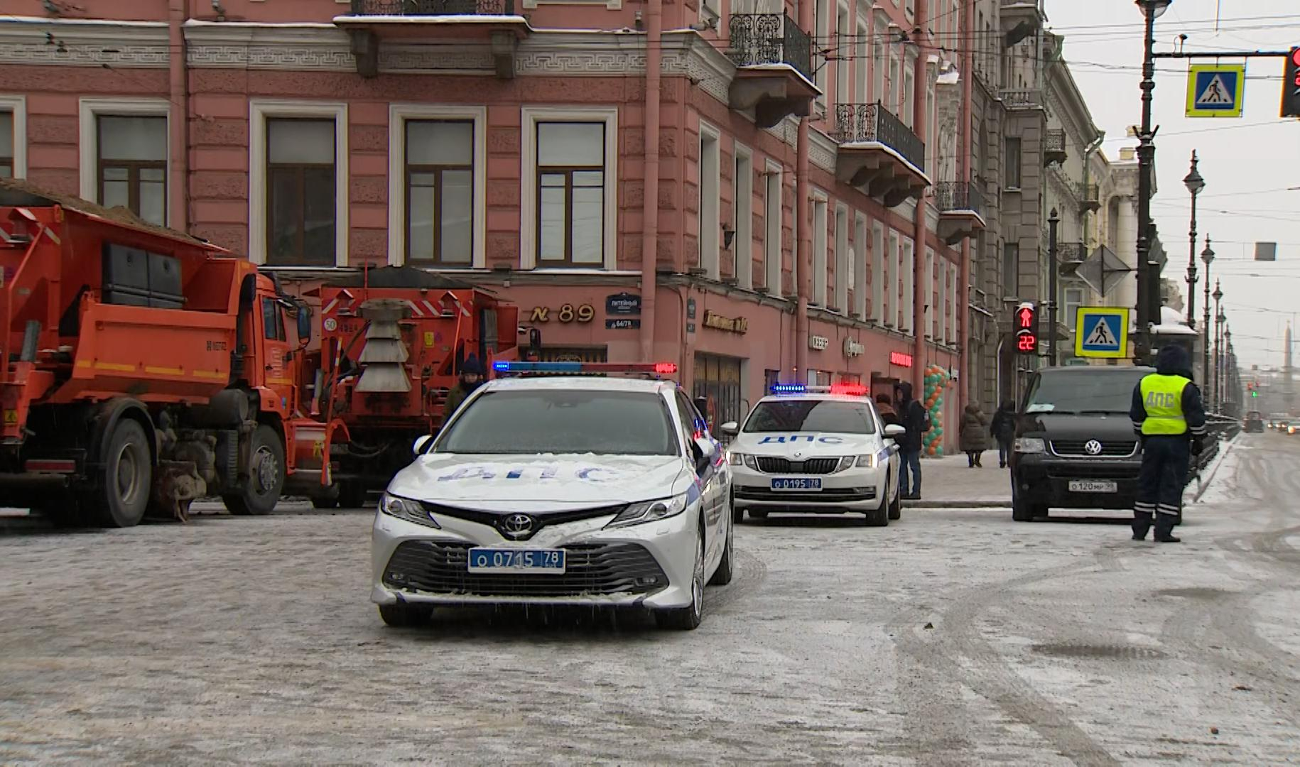 Телеканал спб сегодня. Обстановка в СПБ. Митинг вчера ночью Санкт Петербург город. Питер фршутатиский улитса. Новости телеканала Петербург 4.8.2021 ГММ Суворова.