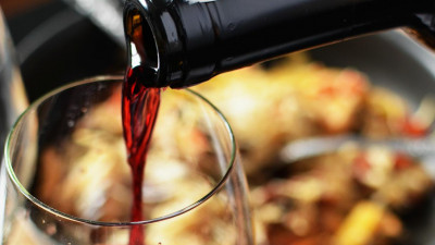 Изоляция без алкоголя и конфет. Россияне отказались от покупки ряда продуктов