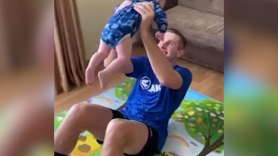 Игроки гандбольной «Невы» показывают в Instagram «фишки» домашних тренировок