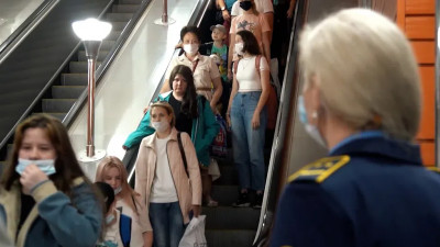 В метро Петербурга следят за соблюдением масочного режима