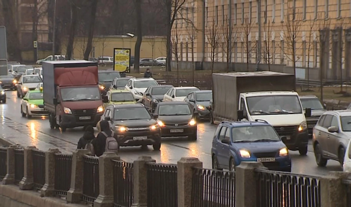 Петербург сковали 8-балльные пробки - tvspb.ru