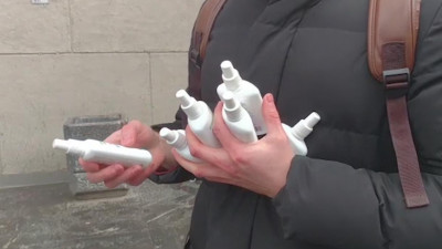Петербургские предприниматели бесплатно раздавали антисептики у метро