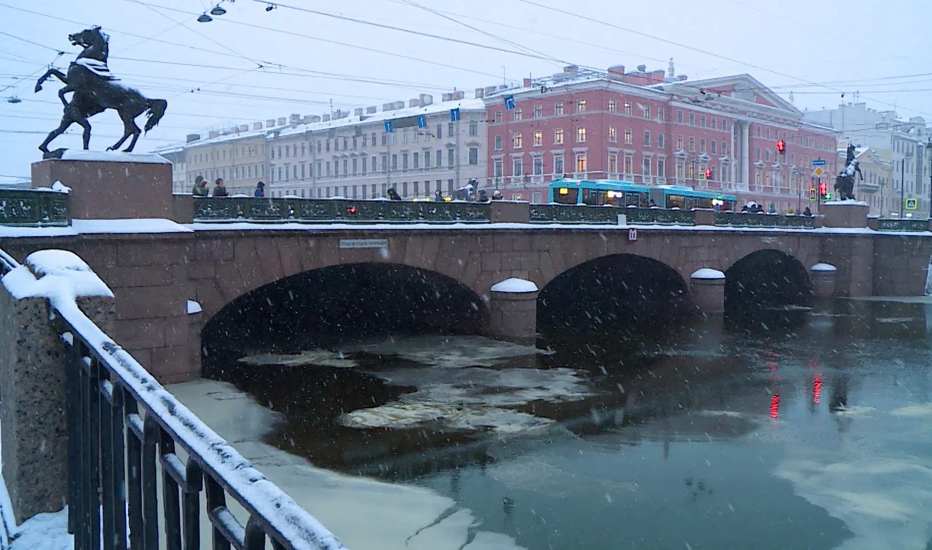 Открытый мост в Санкт-Петербурге