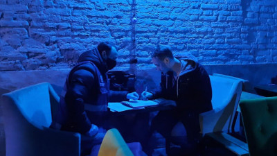 Ночью в Петербурге опечатали шесть баров и оштрафовали посетителей