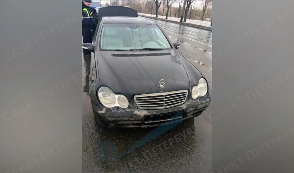 В Петербурге задержали мужчину, который возил в багажнике поддельные номера и купюры «банка приколов» - tvspb.ru