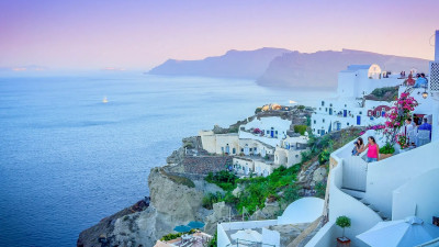 Греция будет требовать тесты на COVID у всех туристов из России