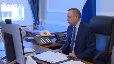 Хорошо смотреть футбол, сложнее играть в него. Александр Беглов о критике властей в период COVID-19