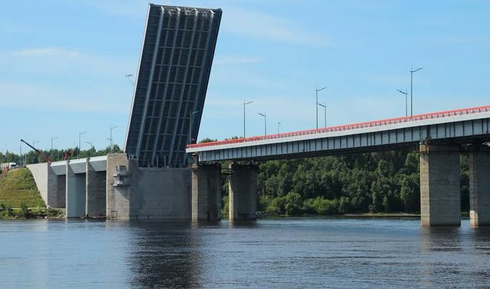 Ладожский мост разведут на трассе «Кола» из-за ракетного корабля «Ураган» - tvspb.ru