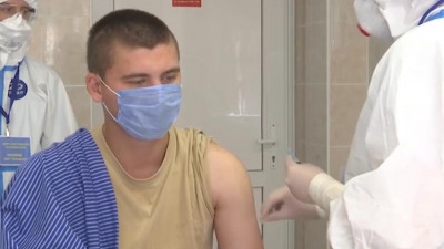 В Москве от коронавируса привили вторую группу добровольцев