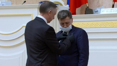 Вячеслава Макарова наградили знаком отличия за заслуги перед Петербургом