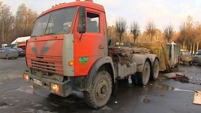 На проспекте Культуры водитель мусоровоза насмерть сбил пенсионерку