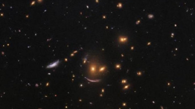 Ученые увидели смайлик в космосе