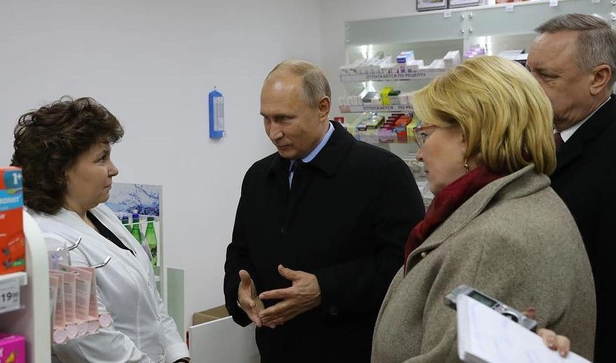 Сотрудники аптеки в Пушкине поделились впечатлениями от визита Владимира Путина - tvspb.ru