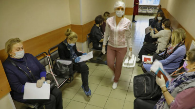 Почему в поликлиниках Петербурга появляются очереди на вакцинацию