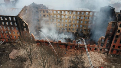 Старинной фабрики больше нет: что известно об обстоятельствах пожара на Невской мануфактуре