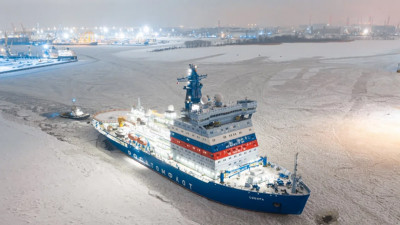 Атомный ледокол «Сибирь» покинул Петербург и отправился в Мурманск