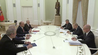 Президент попросил руководителей фракций в Госдуме поддержать поправки в Конституцию