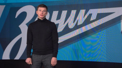 «Спасибо за ваш труд!». Аршавин поздравил медиков Петербурга с наступающим Новым годом