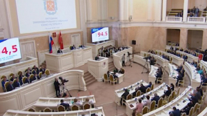 Александр Беглов представил в ЗакСе отчет о работе правительства Петербурга