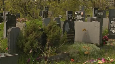 Умерший не от коронавируса может быть похоронен на любом кладбище Петербурга