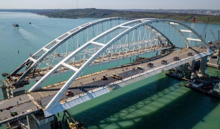 Специалисты подготовили Крымский мост к зиме - tvspb.ru