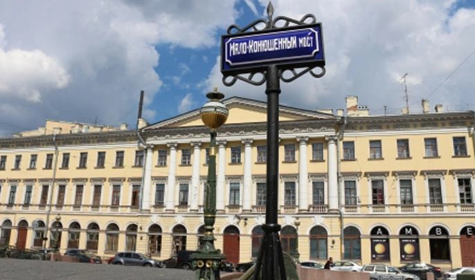 В Петербурге приступили к установке исторических табличек с названиями мостов - tvspb.ru