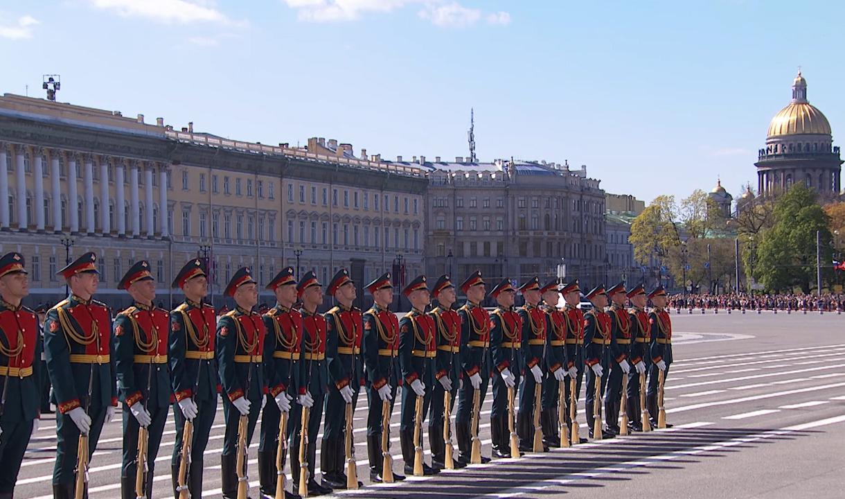 Участник парада. Парад Победы СПБ 2019. Дворцовая гвардия России. Парад гвардейских полков на Дворцовой площади. Гвардейцы на Дворцовой площади.