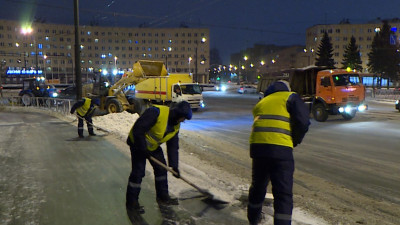 Снег и лужи: Как Петербург справляется с погодными качелями
