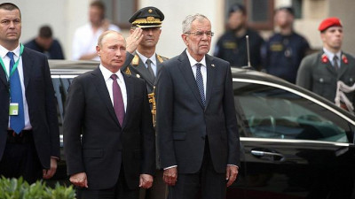 Путин пригласил президента Австрии в Россию