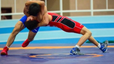 Юниорское первенство России по греко-римской борьбе проходит во Владимире