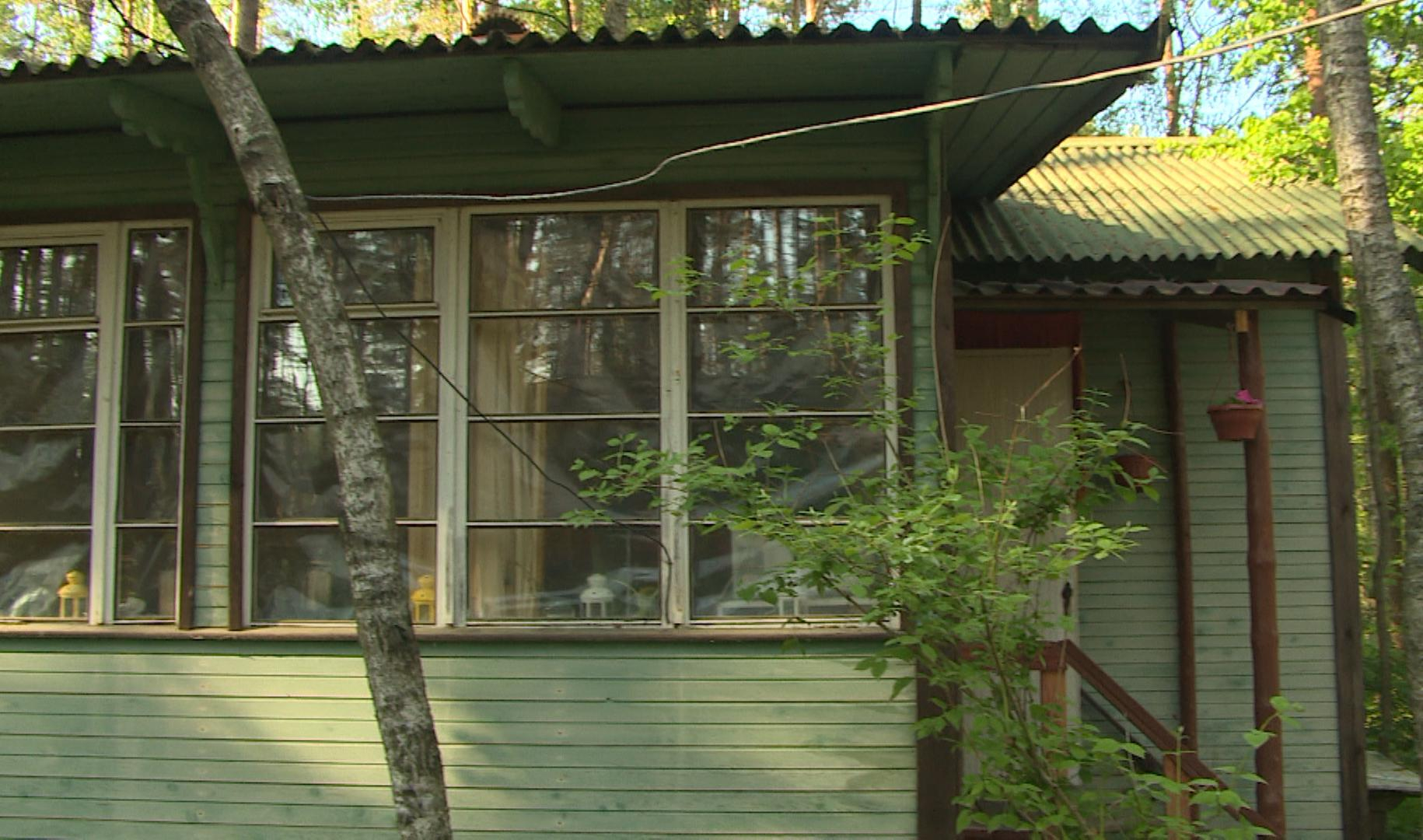 Дача ахматовой в комарово. Дачный домик в поселке комарово ахматова. Будка анны ахматовой в комарово. Будка ахматовой. Дачный домик ахматовой в комарово.