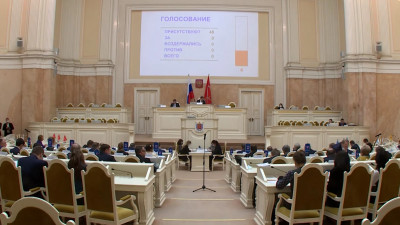 Депутаты ЗакСа обсудили градостроительство и одобрили запрет сайтов с ядами