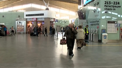 Европа готова принимать привитых туристов, но только одобренными ЕС препаратами