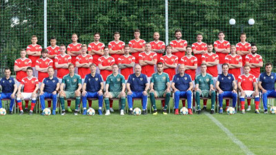 Футболисты сборной России поаплодировали медикам за их труд