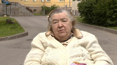 Из Мариинской больницы выписали 85-летнюю пациентку, поборовшую COVID-19