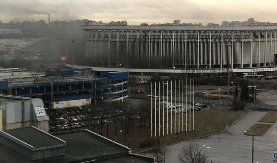 На территории СКК горел мусор - tvspb.ru