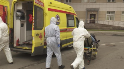 Почти тысяча заявлений на допвыплаты заболевшим COVID-19 медикам рассмотрена в Петербурге