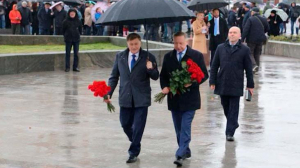 Александр Беглов возложил цветы к монументу в парке Героев-Интернационалистов