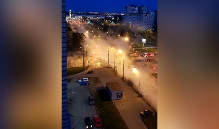 На Прибрежной улице прорвало трубу с кипятком - tvspb.ru